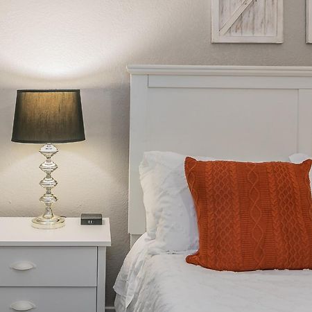 Cozy 2Br Farmhouse Apt - Sleeps 8 - Free Parking! อาร์ลิงตัน ภายนอก รูปภาพ