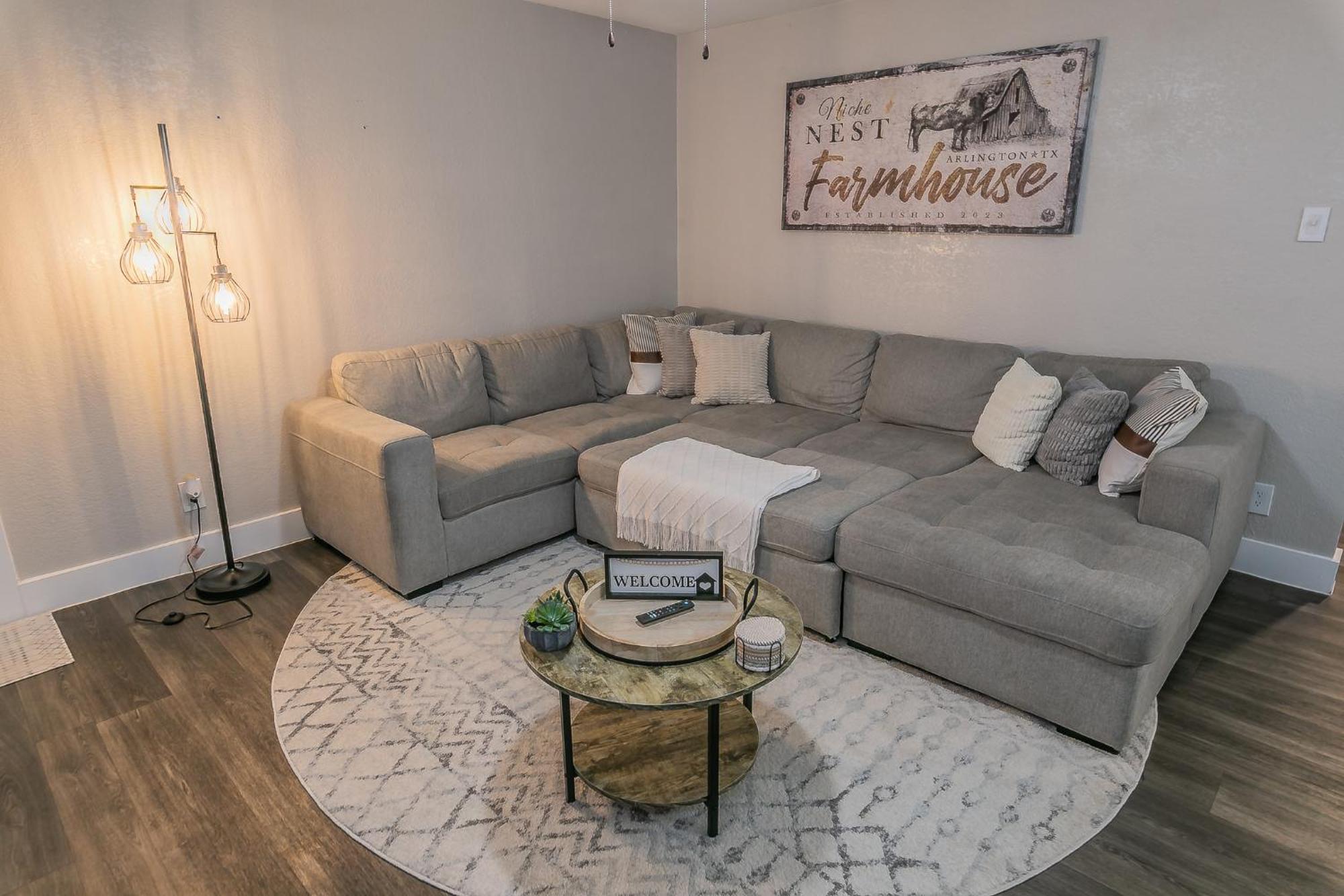 Cozy 2Br Farmhouse Apt - Sleeps 8 - Free Parking! อาร์ลิงตัน ภายนอก รูปภาพ