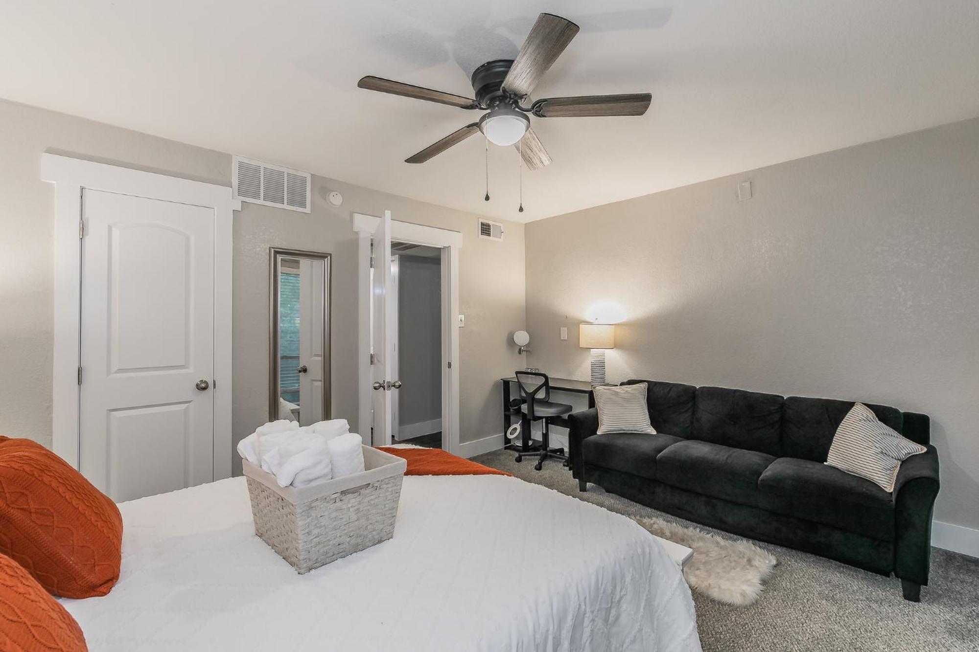 Cozy 2Br Farmhouse Apt - Sleeps 8 - Free Parking! อาร์ลิงตัน ภายนอก รูปภาพ