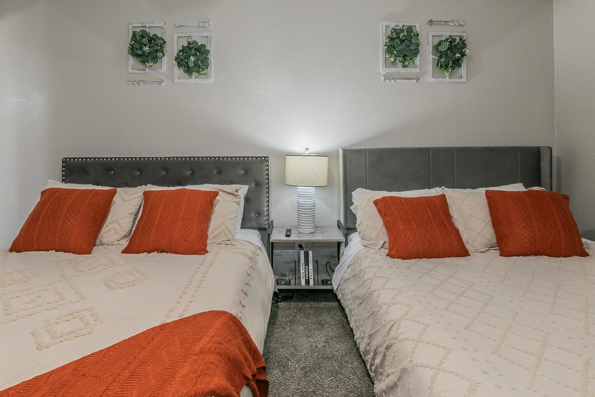 Cozy 2Br Farmhouse Apt - Sleeps 8 - Free Parking! อาร์ลิงตัน ภายนอก รูปภาพ