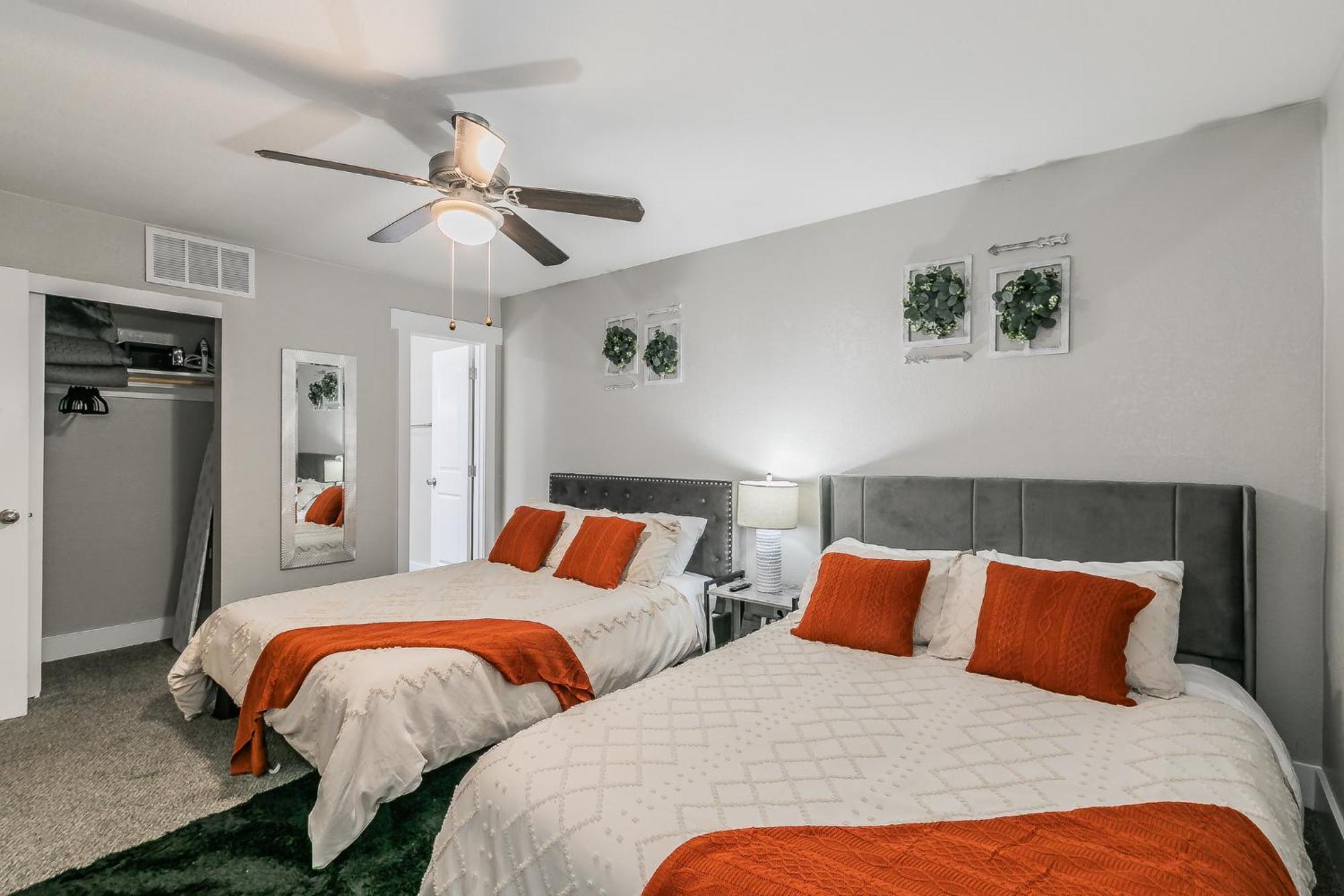Cozy 2Br Farmhouse Apt - Sleeps 8 - Free Parking! อาร์ลิงตัน ภายนอก รูปภาพ