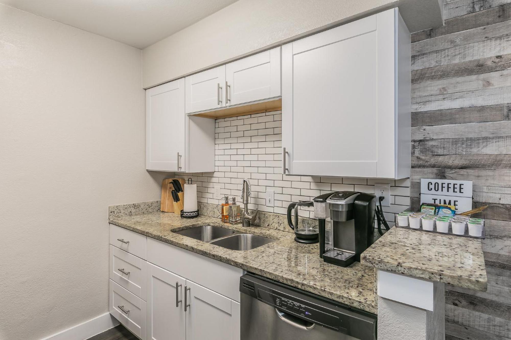 Cozy 2Br Farmhouse Apt - Sleeps 8 - Free Parking! อาร์ลิงตัน ภายนอก รูปภาพ